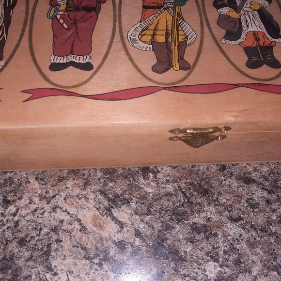 Brookstone Ornaments of Santa's past collection - Picture 2 of 16